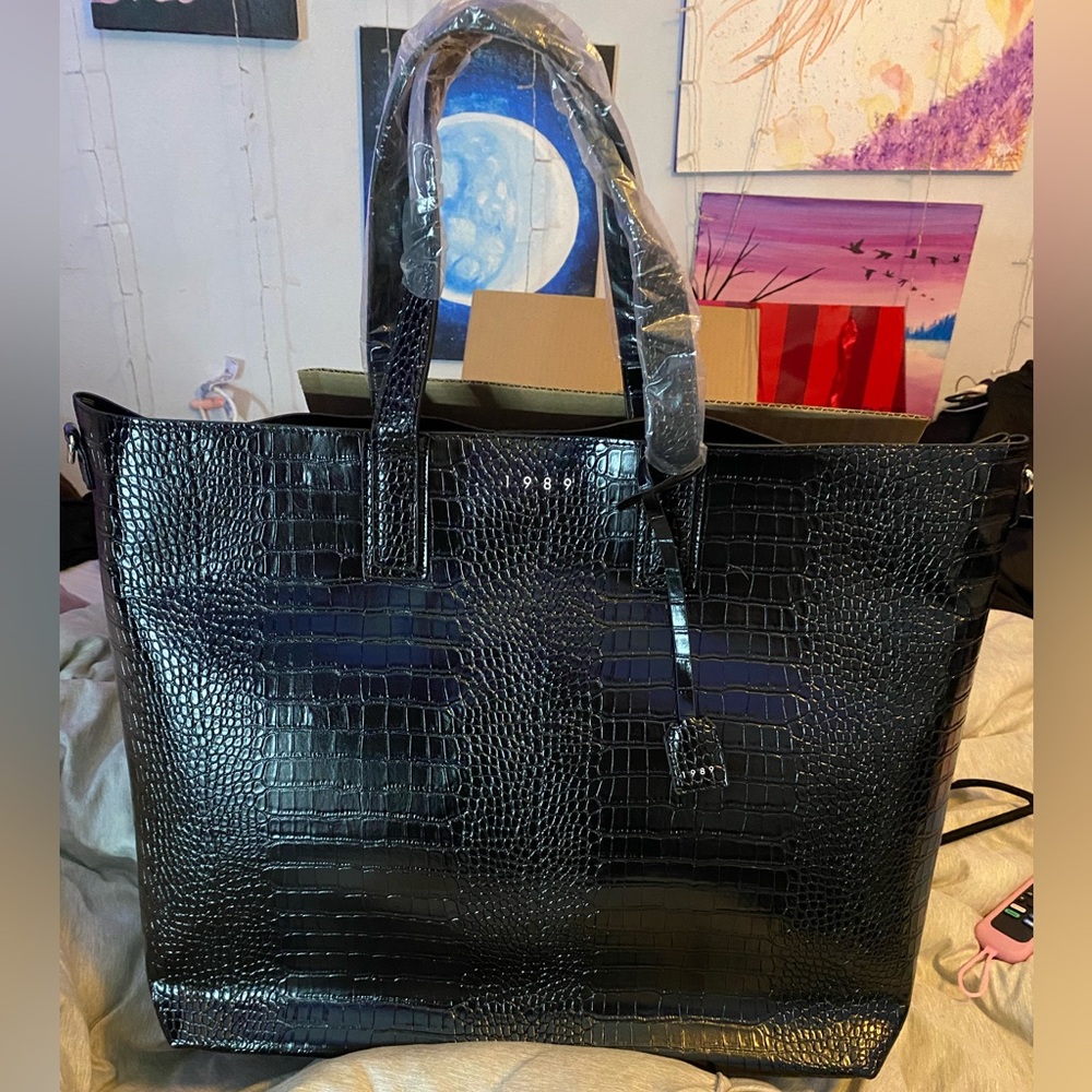 1989 oversized black tote bag crocodile print